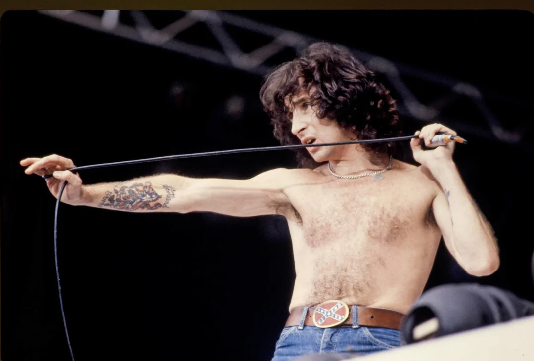Bon Scott in full force.